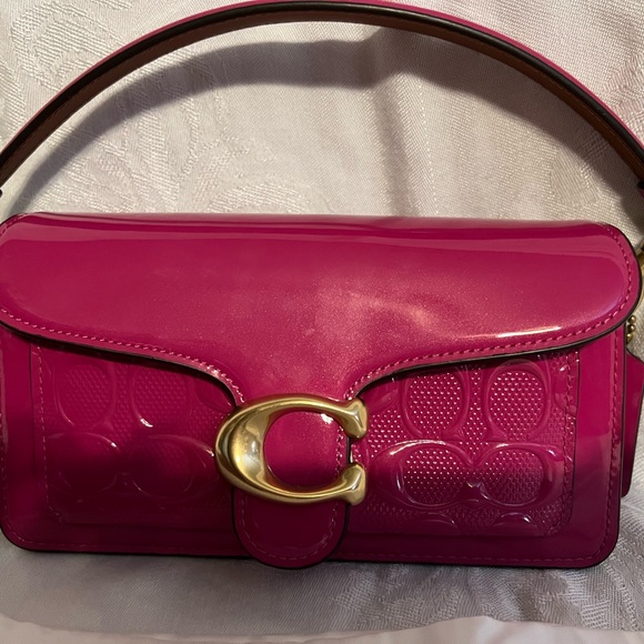 Coach patent leather handbag in magenta - Picture 2 of 8